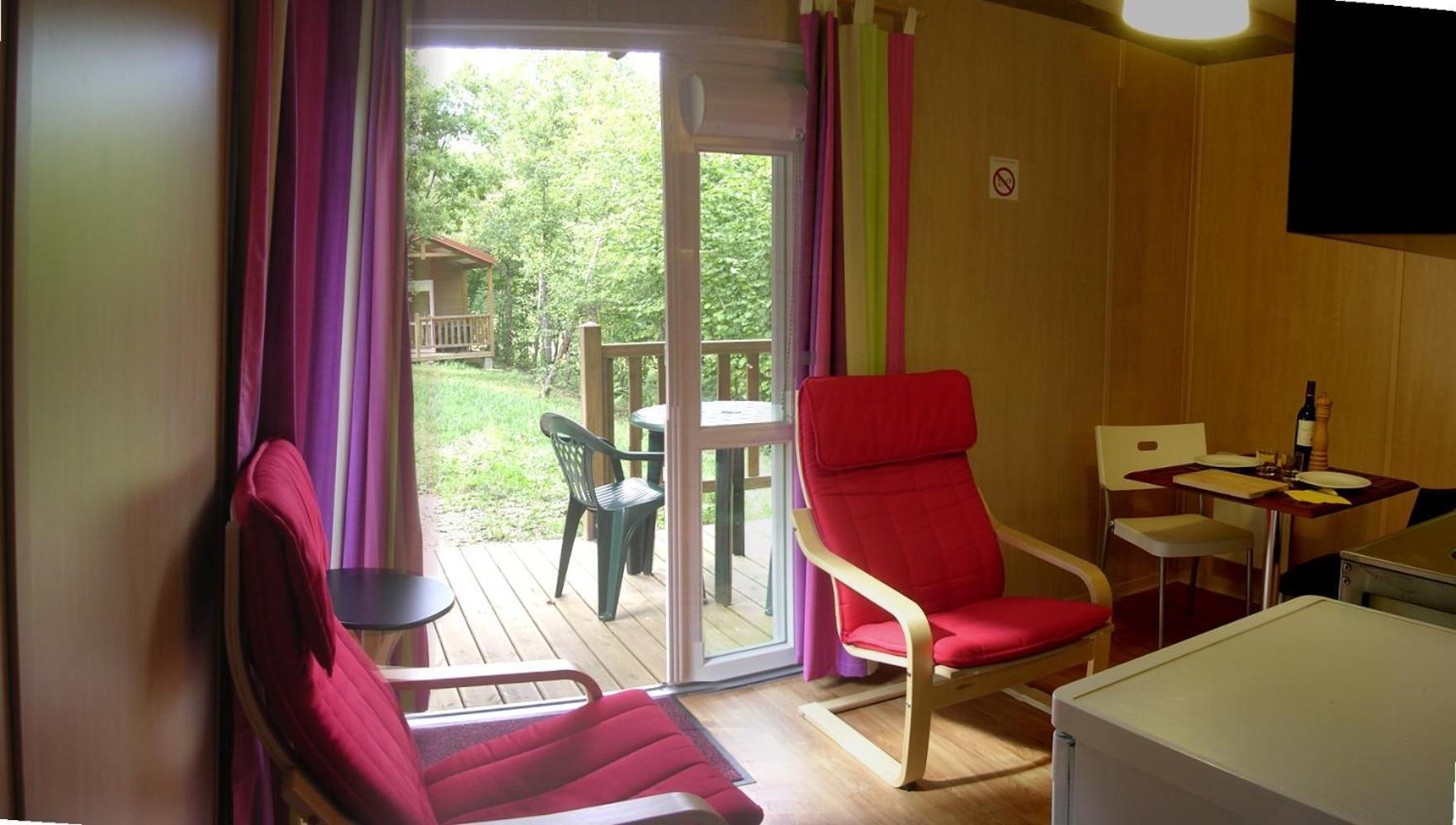 La Clairiere - Ecolieu De Vacances Lamothe-Fenelon Номер фото