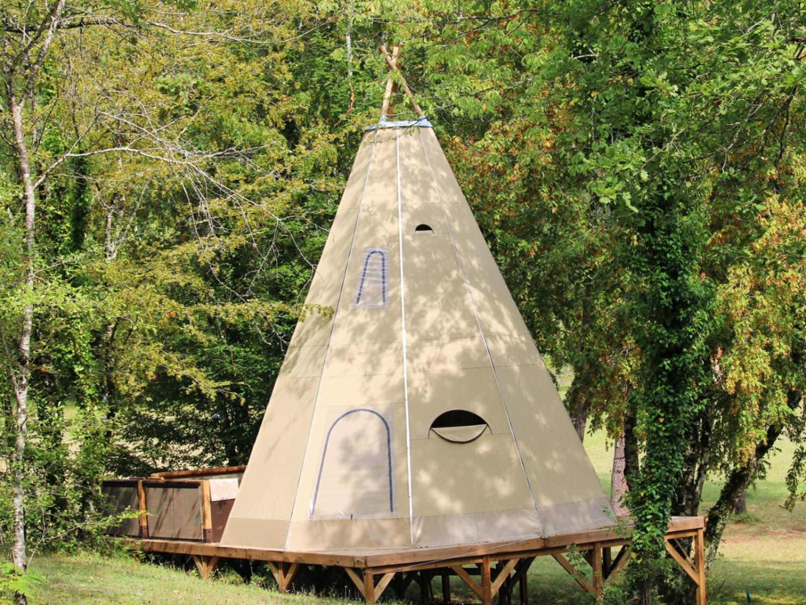 La Clairiere - Ecolieu De Vacances Lamothe-Fenelon Экстерьер фото